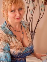 Hottie cougar Emma pinches her big boobs while fucking herself on the bed
